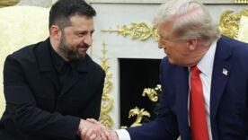 Зеленский подарил Трампу клюшку для гольфа от украинского военного/Фото: Getty Images Символ равновесия: Зеленский сделал Трампу неожиданный подарок
