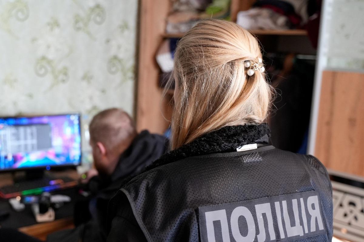 "VinEco" та "Vinex Тrade": в Одесі викрили фінансову піраміду, що ошукала 90 людей на 26 млн грн/Фото: Нацполіція "VinEco" та "Vinex Тrade": в Одесі викрили фінансову піраміду, що ошукала 90 людей на 26 млн грн/Фото: Нацполіція