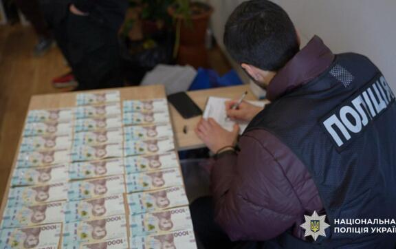"VinEco" та "Vinex Тrade": в Одесі викрили фінансову піраміду, що ошукала 90 людей на 26 млн грн/Фото: Нацполіція Обіцяли прибутки та зникли з 26 млн грн: на організаторів фінансової піраміди чекає суд