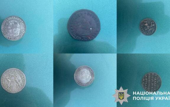 Дорогоцінна зрада: У Києві гість поцупив у господаря монети на третину мільйона