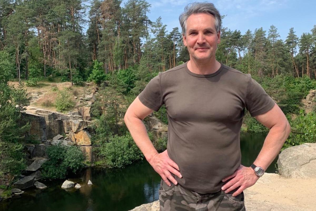 "Ждем реакции зала": актер рассказал о шокирующих правилах спектаклей во время войны