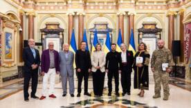Зеленский наградил самых выдающихся украинцев / Фото: Zelenskiy / Official Зеленский наградил самых выдающихся украинцев: кто получил "Национальную легенду"?