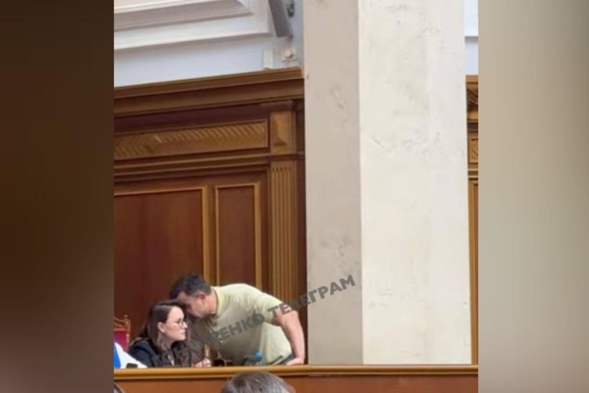 «Це повний абсурд»: депутат розкритикував уряд за невиконані обіцянки щодо виїзду молоді «Це повний абсурд»: депутат розкритикував уряд за невиконані обіцянки щодо виїзду молоді