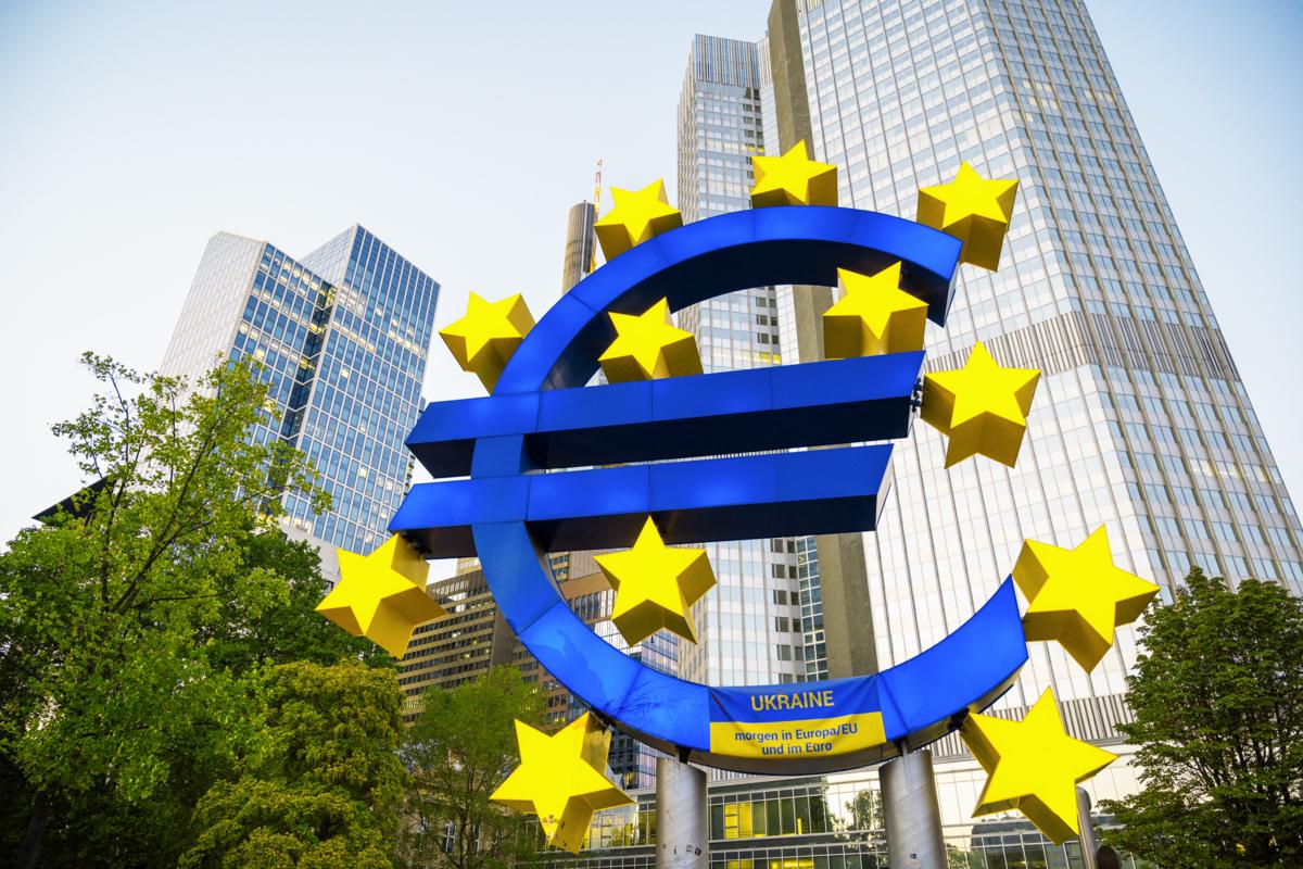Новые деньги для Украины: ЕС выплачивает денежные средства из прибыли российских активов. Фото: Freepik Украина получила от ЕС 10 млрд евро активы РФ