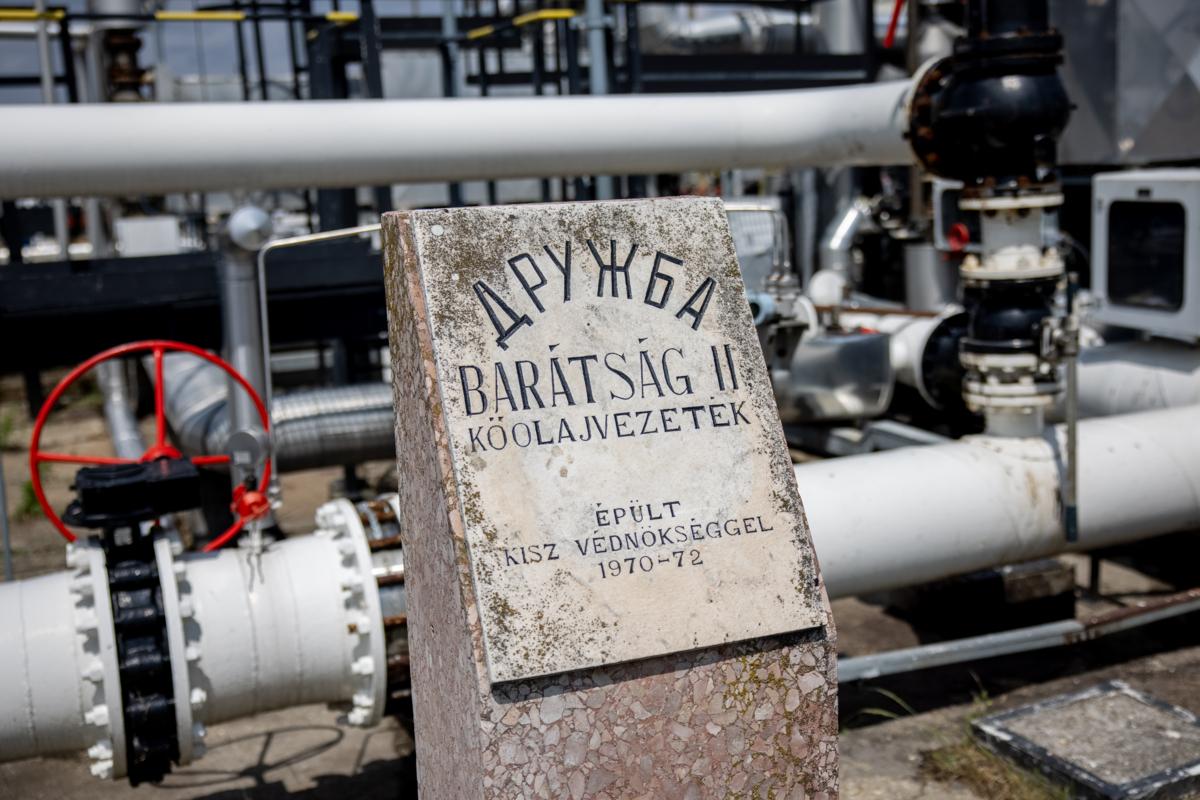 Международный скандал: Украина ответила Венгрии на обвинение в атаке на нефтепровод. Фото: GettyImages/Автор- Janos Kummer нефтепровод Дружба