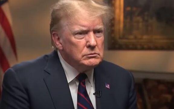Трамп підтримає відгук у Федеральної комісії зв'язку (FCC) їх ліцензій Трамп підтримає відгук у Федеральної комісії зв'язку (FCC) їх ліцензій