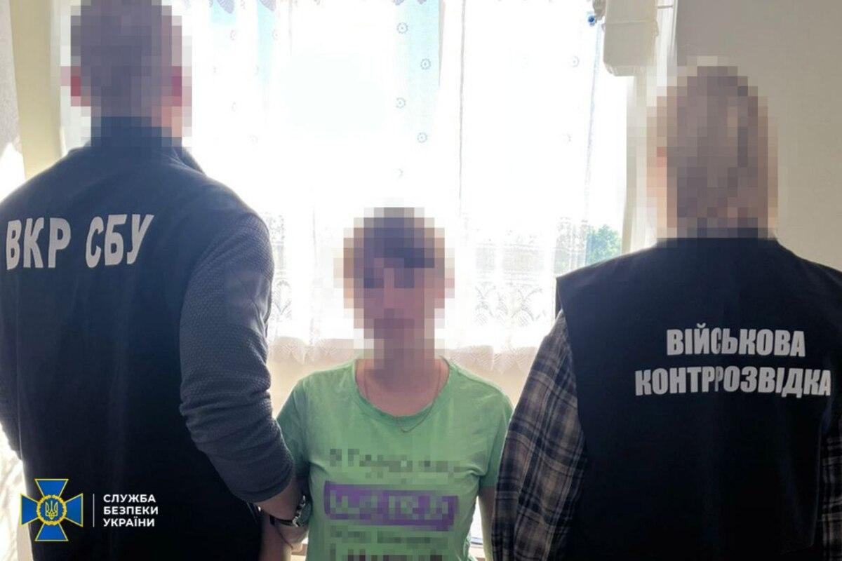 Розбитий телефон і викриті плани: у Чернігові спіймали шпигунку, що полювала на аеродроми/Фото: Служба безпеки України Розбитий телефон і викриті плани: у Чернігові спіймали шпигунку, що полювала на аеродроми