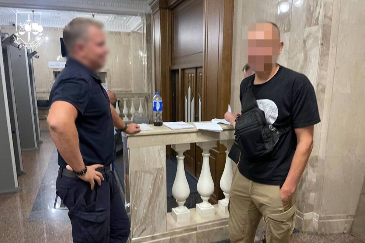 Правоохоронець з Одещини продавав ухилянтам "футбольні тури" за кордон Правоохоронець з Одещини продавав ухилянтам "футбольні тури" за кордон