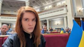 Безуглая подала в суд на Тополю! Депутат обвинила певца в мошенничестве с командировками