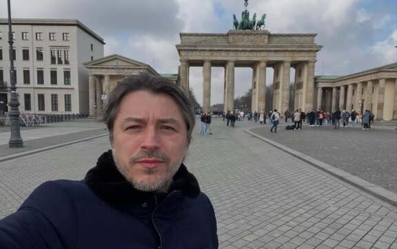 "Треба знайти баланс!": Сергій Притула розповів про батьківство під час війни