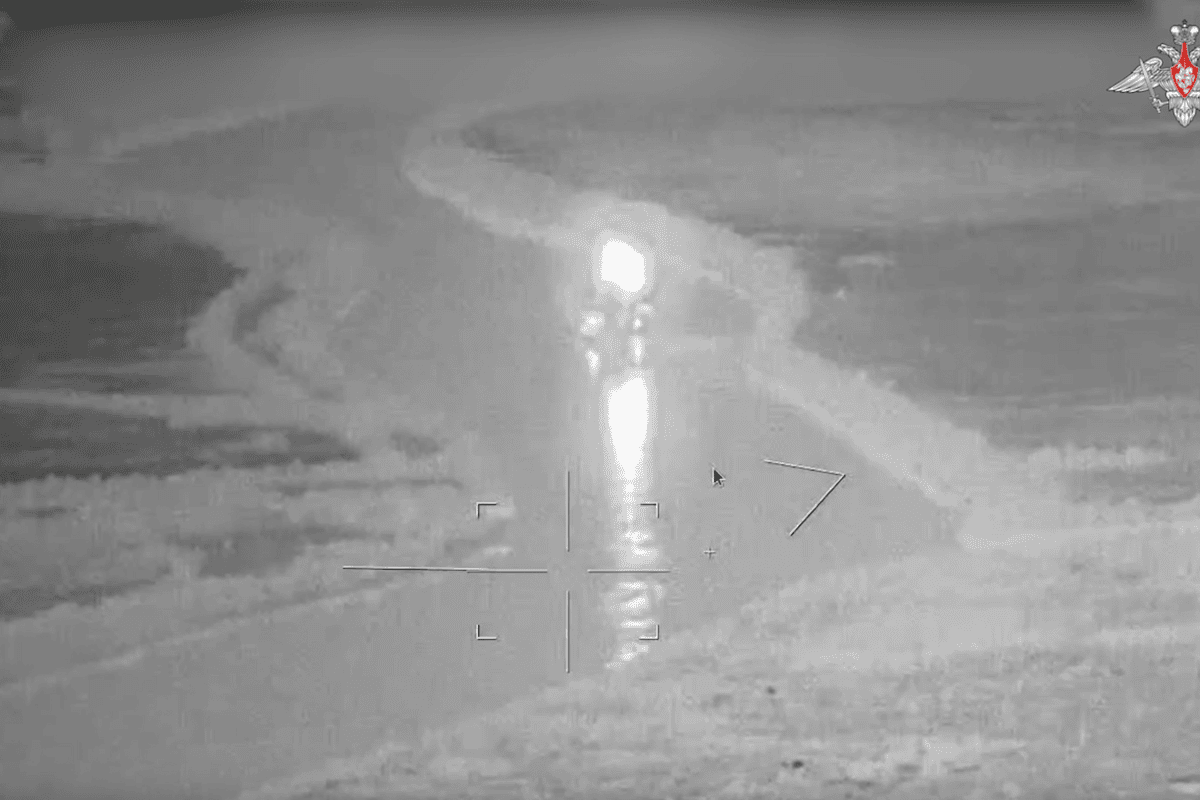 Россияне атаковали украинский корабль: появилось видео удара БЭКа по "Симферополю"/Фото: кадр из видео Россияне атаковали украинский корабль: появилось видео удара БЭКа по "Симферополю"