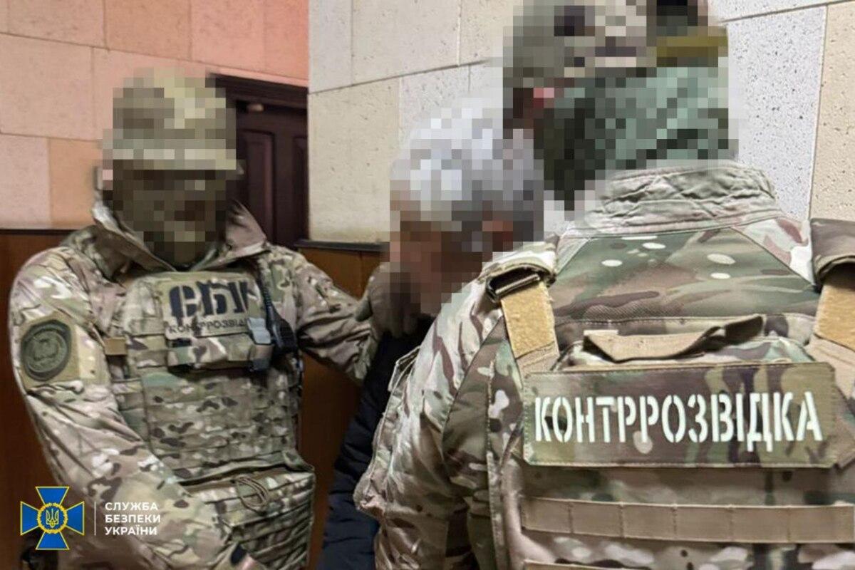 В Запорожье будут судить агента РФ, который по поручению врага обустраивал схроны со взрывчаткой В Запорожье будут судить агента РФ, который по поручению врага обустраивал схроны со взрывчаткой