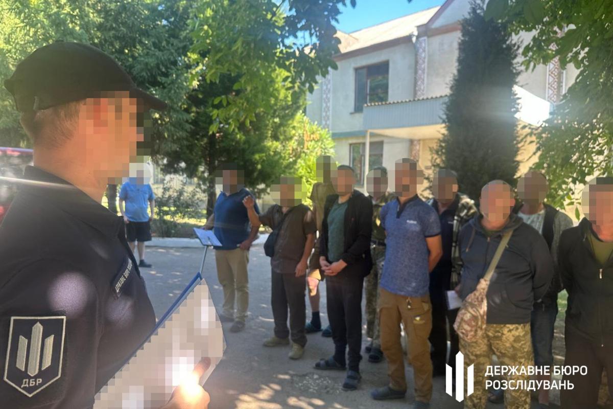 ДБР затримало п'ятьох військових, які відмовилися повертатися на службу: на них чекає суд