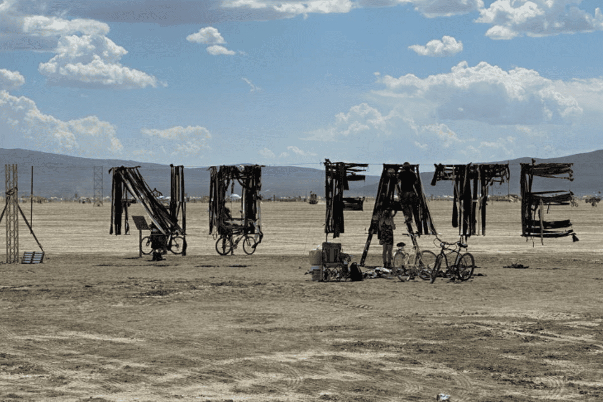 "No Fate": как уничтоженный бурей на Burning Man украинский проект стал символом свободы выбора