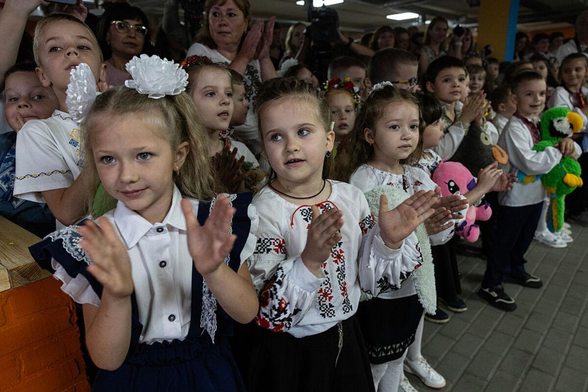 Школьная реформа: Украина начинает эксперимент с 12-летним образованием/Фото: Getty Images 12-летняя школа: Украина готовит учеников к европейским стандартам