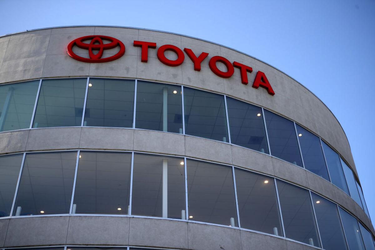 Група водіїв роками судила з Toyota через Bluetooth — нарешті сага завершилась/Фото: Justin Sullivan/Getty Images Група водіїв роками судила з Toyota через Bluetooth — нарешті сага завершилась