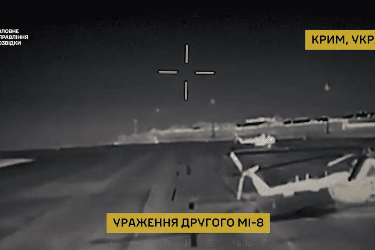 Українські "Примари" влучили по авіабазі окупантів: два Мі-8 виведено з ладу / Фото: скриншот из видео Українські "Примари" влучили по авіабазі окупантів: два Мі-8 виведено з ладу / Фото: скриншот из видео