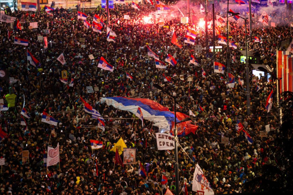Загроза сепаратизму та масові протести: що відбувається на Балканах/Фото: Getty Images Напруга на Балканах: Хорватія бʼє на сполох, поки тисячі сербів вимагають зміни влади