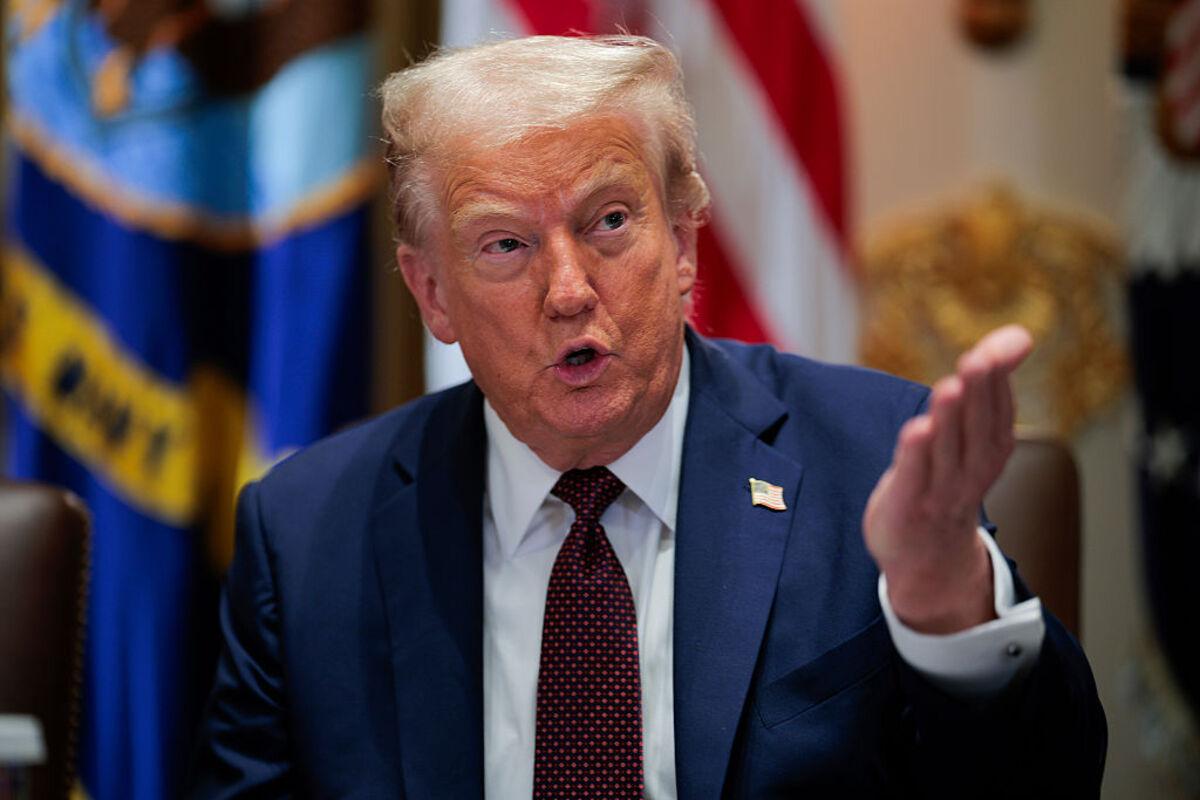 Сьогоднішнє "важливе" звернення Трампа щодо війни в Україні виявилось беззубою заявою/Фото: Chip Somodevilla/Getty Images Сьогоднішнє "важливе" звернення Трампа щодо війни в Україні виявилось беззубою заявою