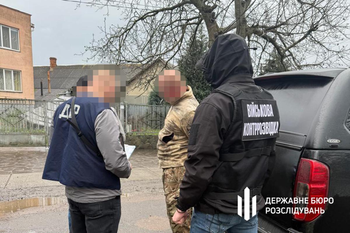 Замість психологічної підтримки – хабарі: на Закарпатті затримали заступника комбата-корупціонера/Фото: ДБР На Закарпатті судитимуть заступника комбата, який "продавав" відпустки та порятунок від відряджень