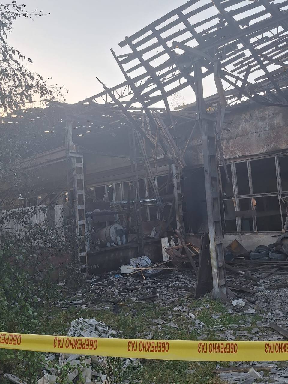 Фото зруйнованого приміщення внаслідок атаки