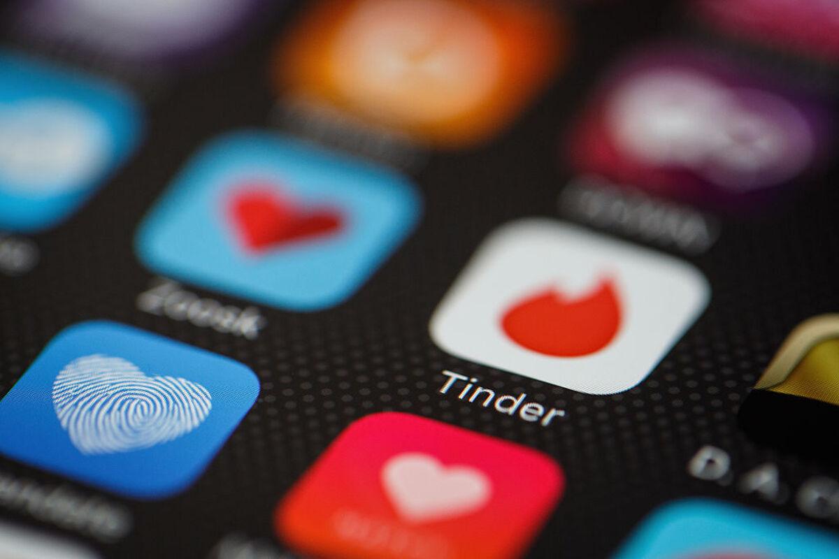 Исследование определило ключевые черты характера для успеха на Tinder/Фото: Leon Neal/Getty Images Исследование определило ключевые черты характера для успеха на Tinder