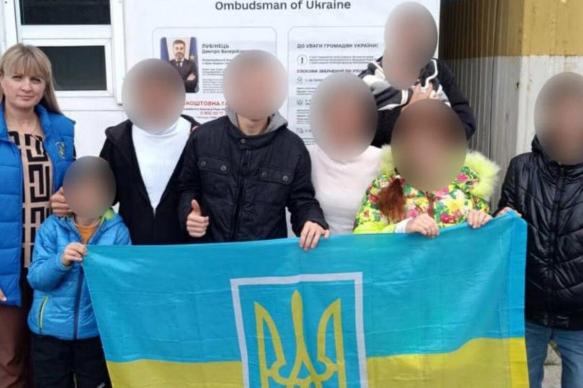 Українець повернувся з окупації, де йому забороняли згадувати про рідних Українець повернувся з окупації, де йому забороняли згадувати про рідних