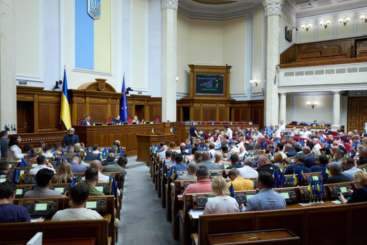 Рада открыла 14 сессию 9 созыва/Фото: Верховная Рада Самое позднее открытие и наименьшее количество нардепов: что известно об открытии 14-й сессии Рады