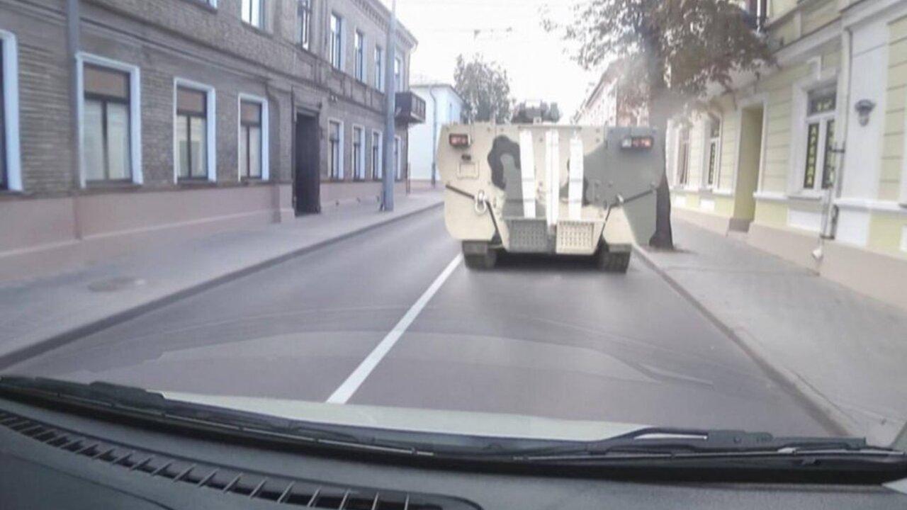 "Новий" БТР-22: рф засвітила нову машину та знаки на кордоні з Польщею