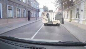 "Новый" БТР-22: рф засветила новую машину и знаки на границе с Польшей