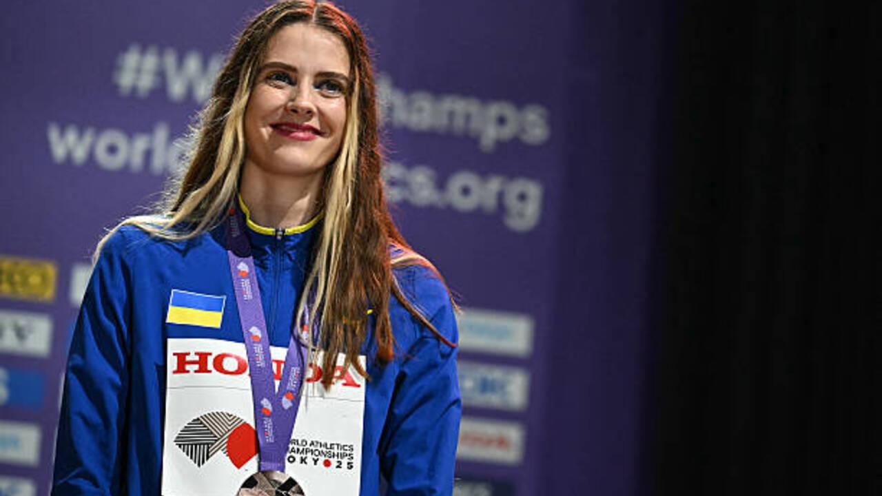 Магучих взяла бронзу на чемпионате мира по прыжкам в высоту