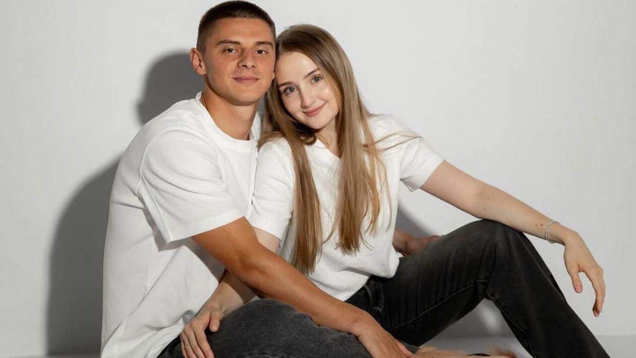 Виталий Миколенко на фотосессии со своей женой