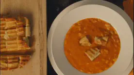 Томатный суп с шафраном и крутонами, фирменный рецепт Инны Гартен