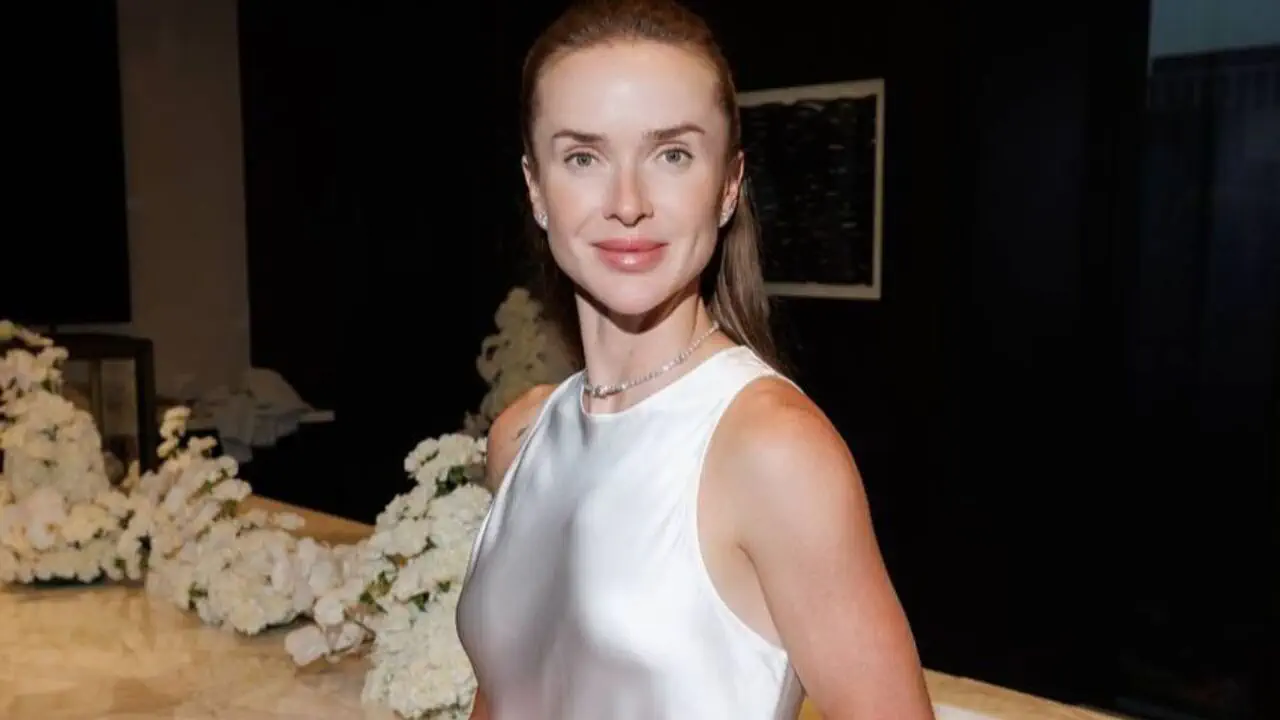 Еліна Світоліна у гарній білій сукні