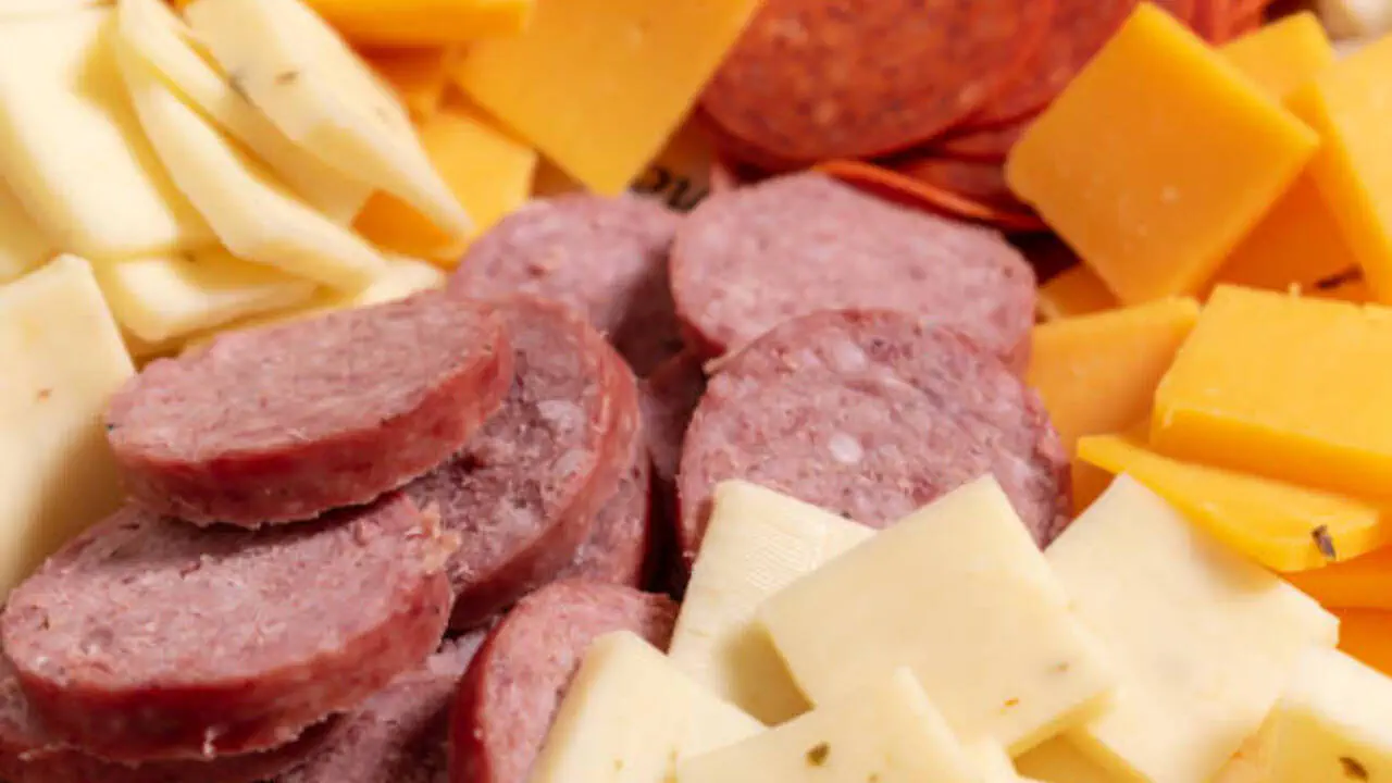 Истёк срок годности? Эти продукты лучше выбросить без колебаний