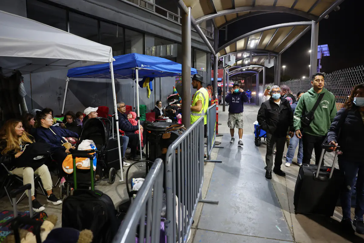 Каждый украинец должен заплатить по 1000 долларов, чтобы остаться в США