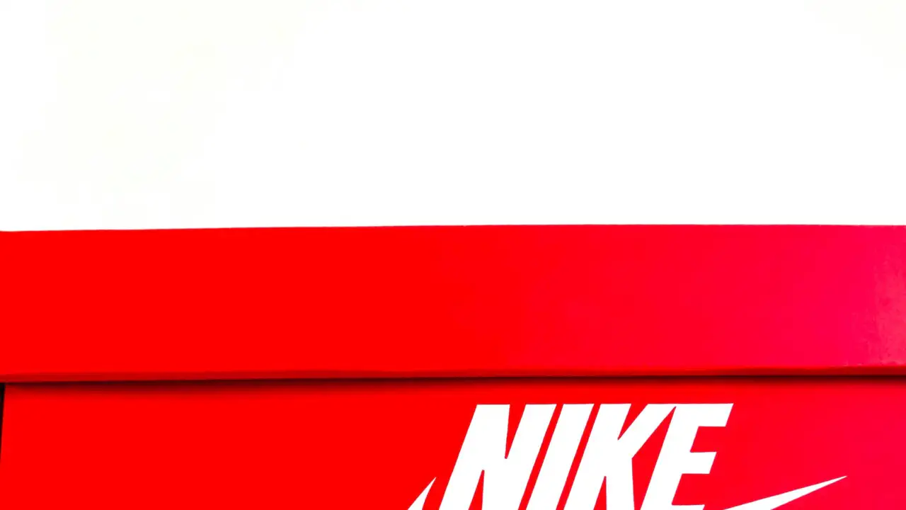 Ограбление "как в фильме": вынесли 500 пар кроссовок Nike и New Balance
