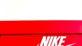 Пограбування "як із фільму": винесено 500 пар кросівок Nike та New Balance