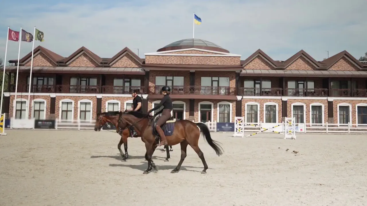 Первое свидание Тараса Цимбалюка едва не сорвало премьеру, а основательница кенди-бара удивила хобби