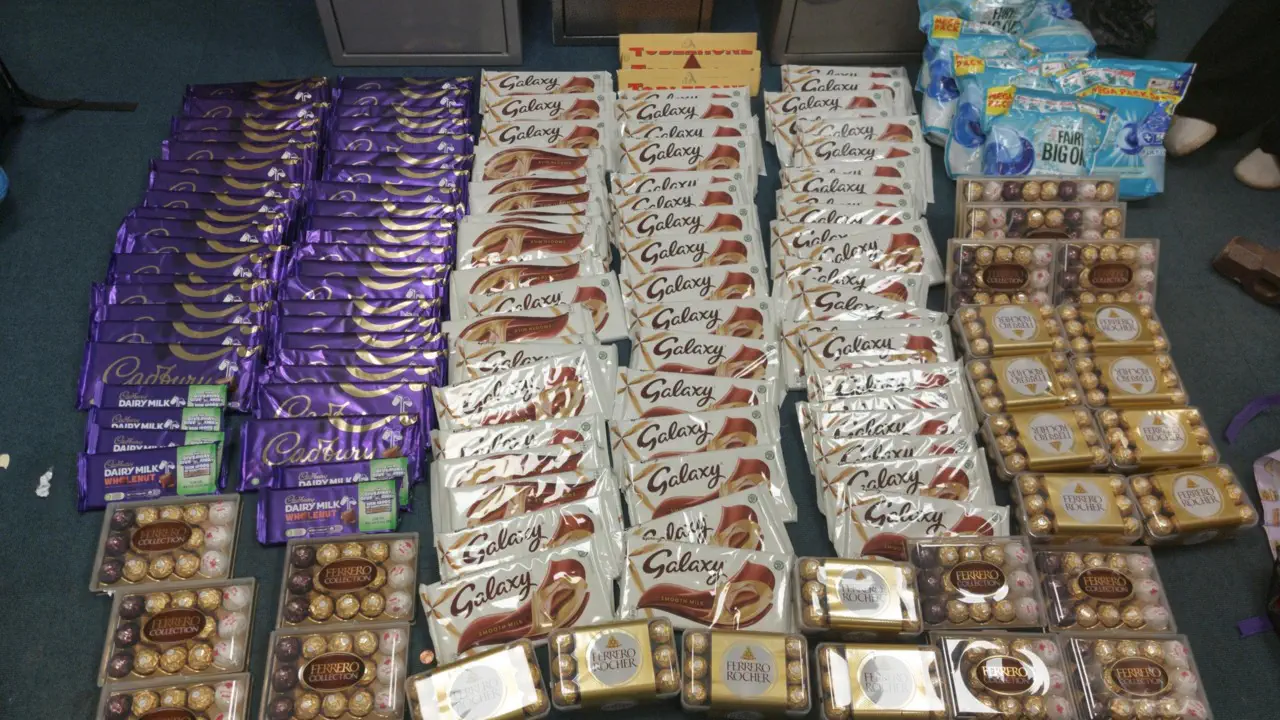 Пойманы с поличным... с шоколадом! Полиция задержала любителей Cadbury и Ferrero Rocher