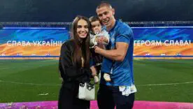 Денис Попов з дружиною та сином