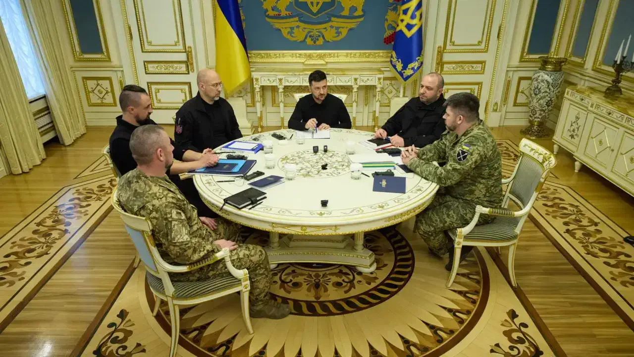 Зарплаты для ВСУ, графики света, успехи на Купянском направлении: фокус вечера, 7 ноября