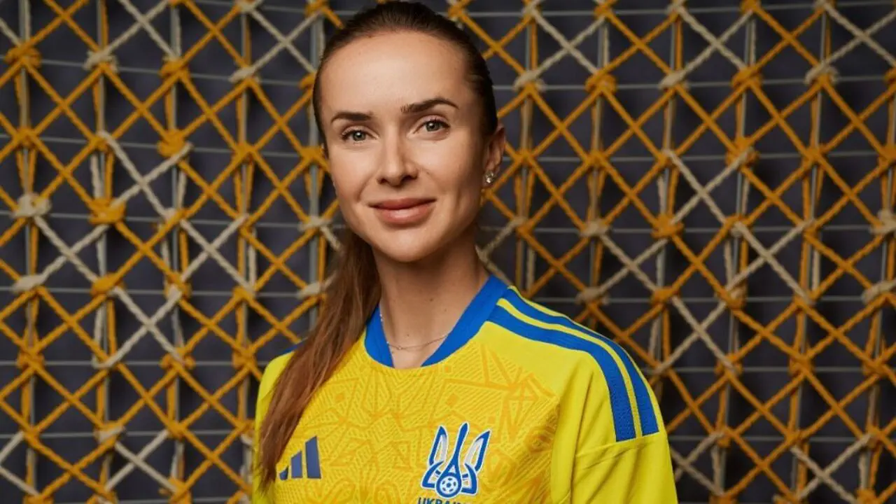 Еліна Світоліна у новій джерсі футбольної збірної України