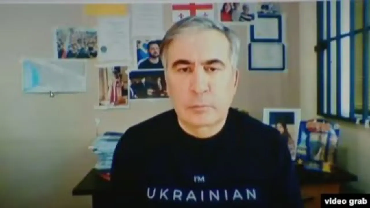 Саакашвили также сообщил, что недавно его перевели из тюремной больницы, где он лечился после тяжелого отравления, обратно в тюрьму