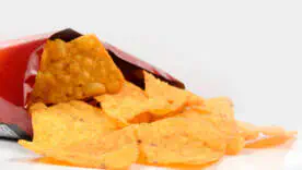 Ультрапереработанные продукты могут способствовать развитию предраковых полипов — исследование