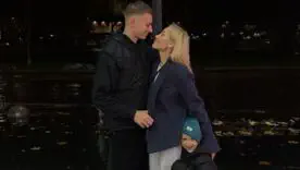 Даша Квіткова з сином і Володимиром Бражком