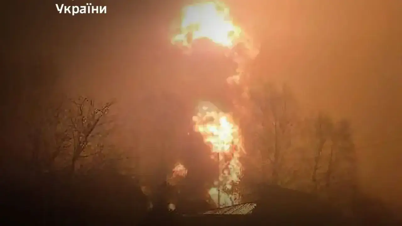 На российской нефтебазе в Тамбове снова "уронили окурок" и устроили праздничный фейерверк – видео