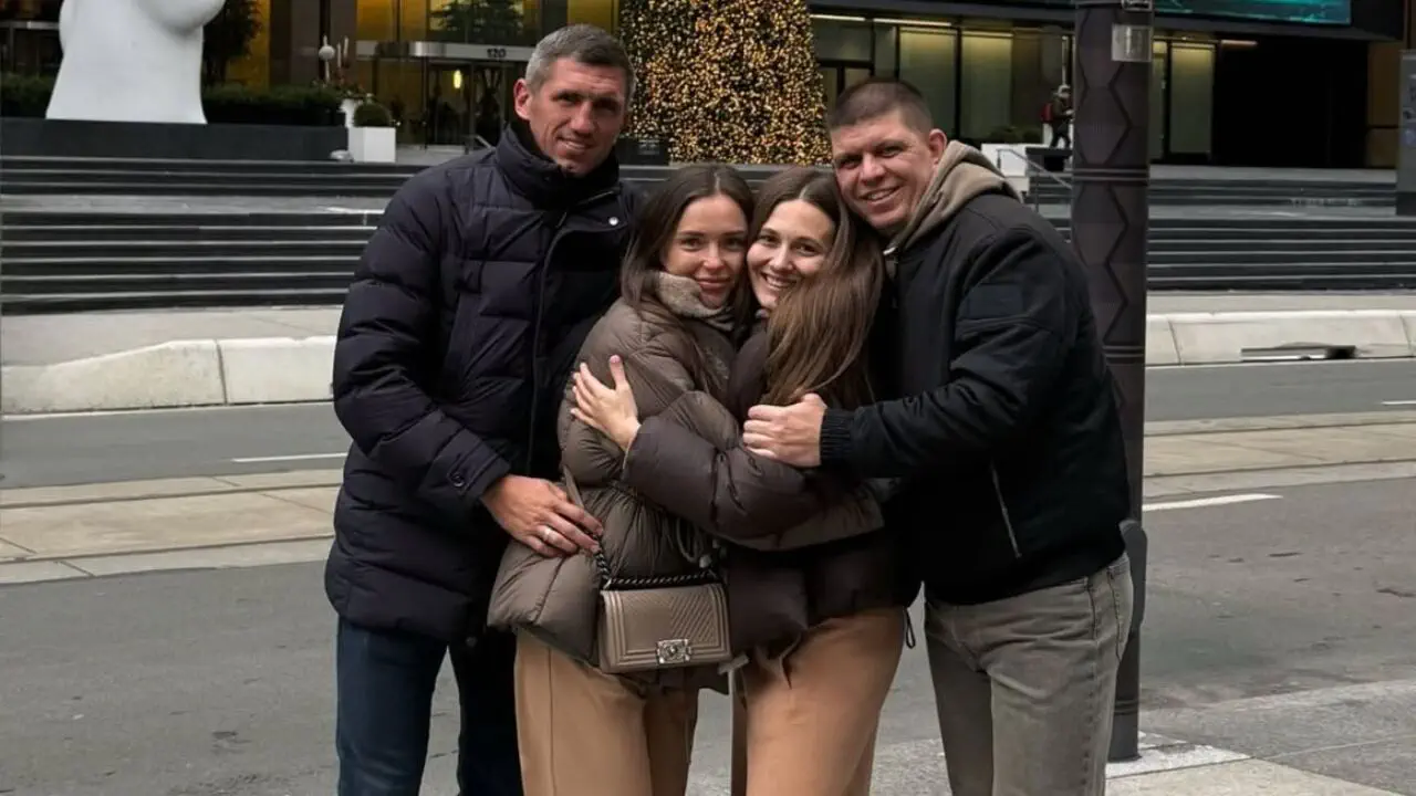 Сергей Кривцов с женой и друзьями