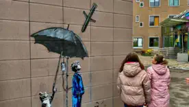 Голос з лікарняної палати: новий мурал у Києві – крик душі про загиблих дітей та захист неба