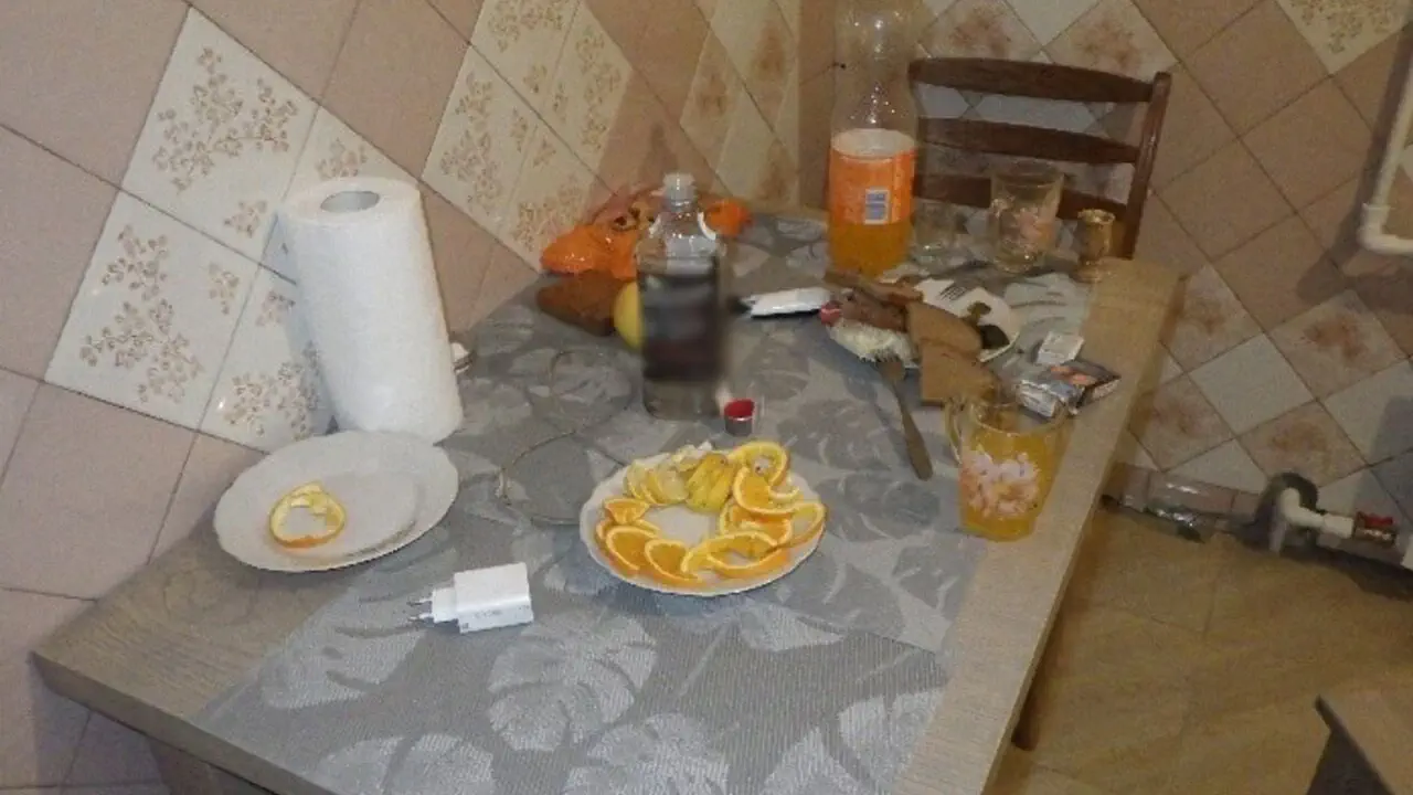 Ловушка в гостях: 51-летний мужчина воспользовался доверием несовершеннолетней и алкоголем